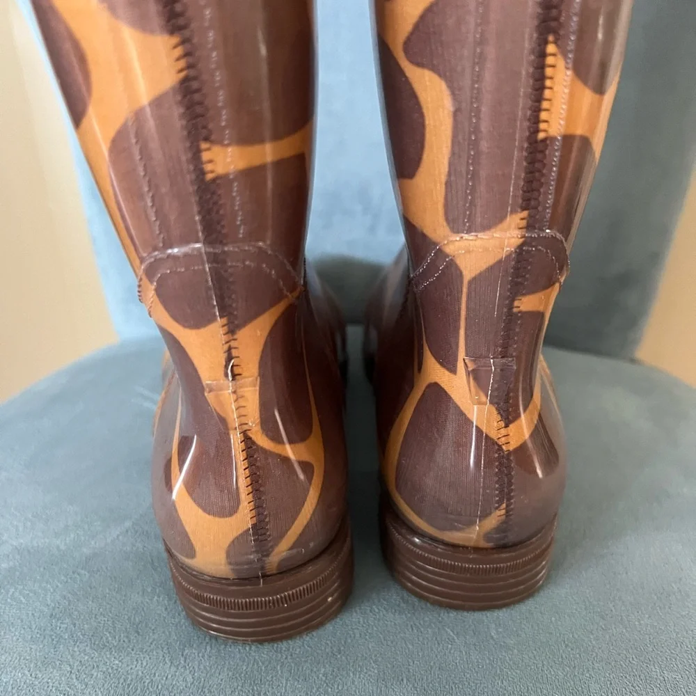 DAV Rain Boots size 6/7